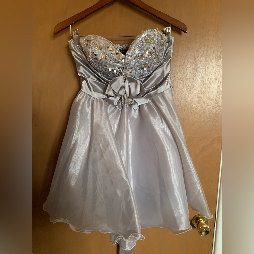 Short, XOXO cocktail dress. Size 7, worn once. Perfect for parties and dances!